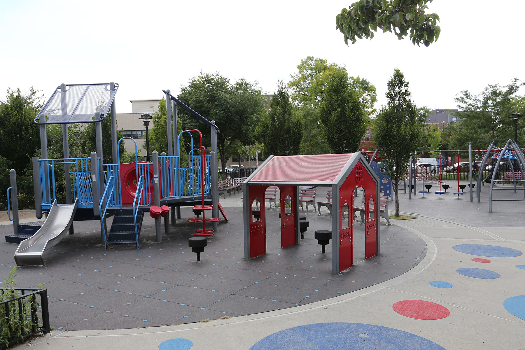 luna lic neighborhood playground