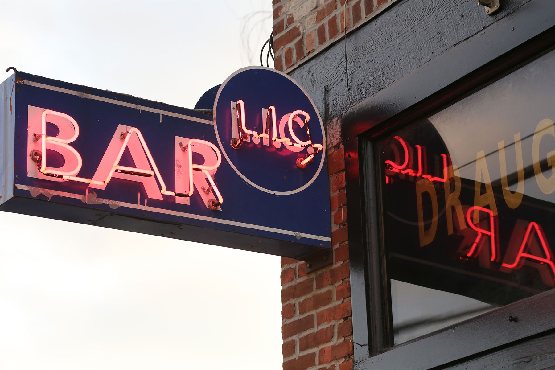 luna lic neighborhood Bar LIC